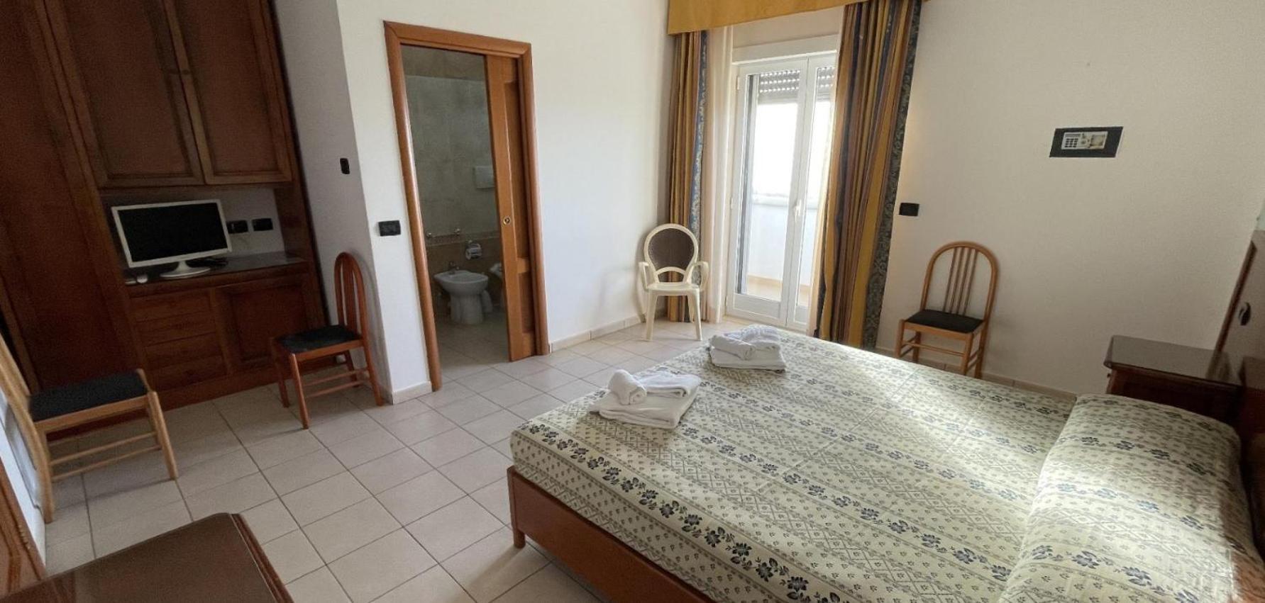 Hotel dei Bizantini&Villaggio Campo dei Messapi San Pietro in Bevagna Esterno foto