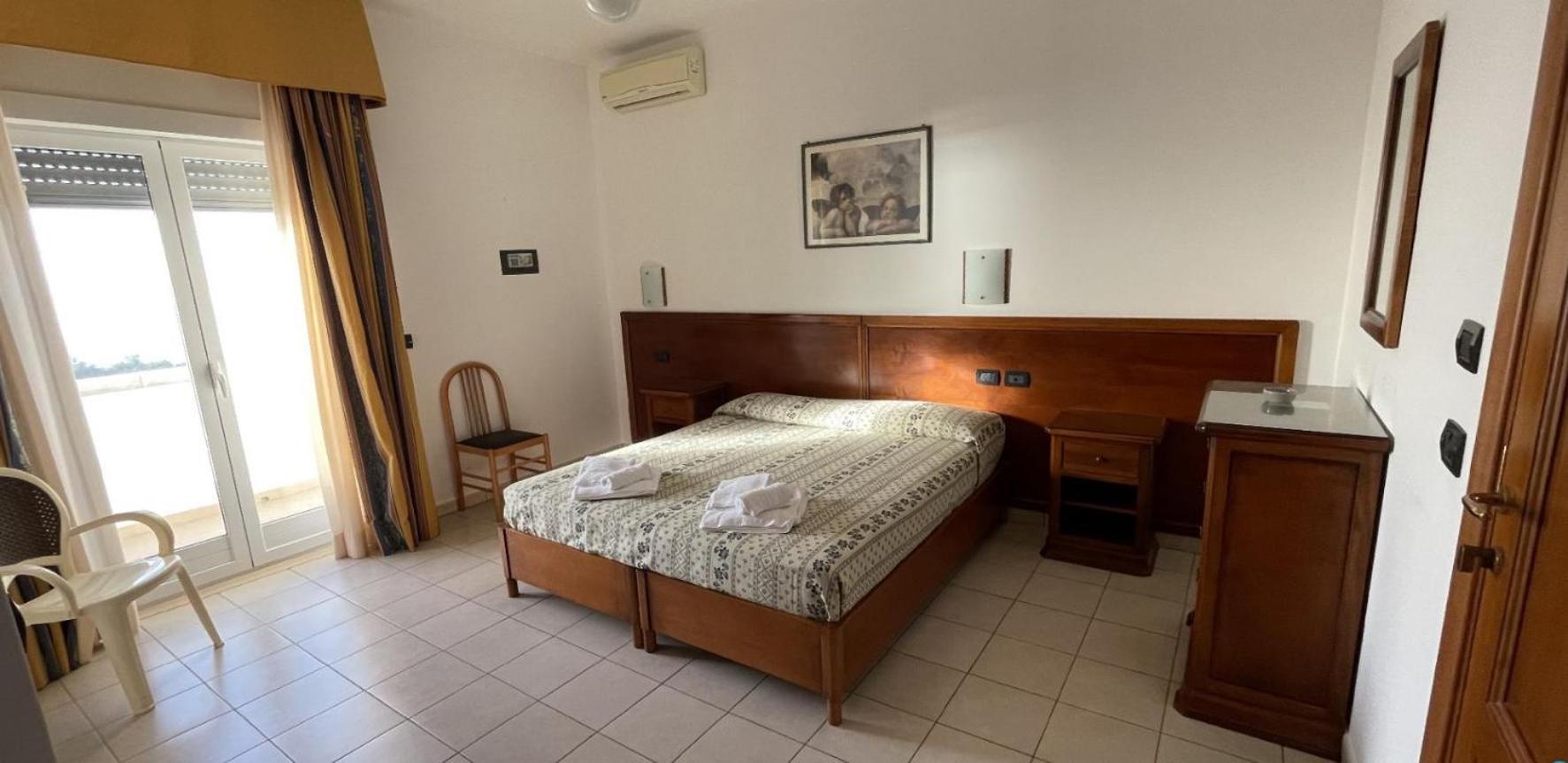 Hotel dei Bizantini&Villaggio Campo dei Messapi San Pietro in Bevagna Esterno foto