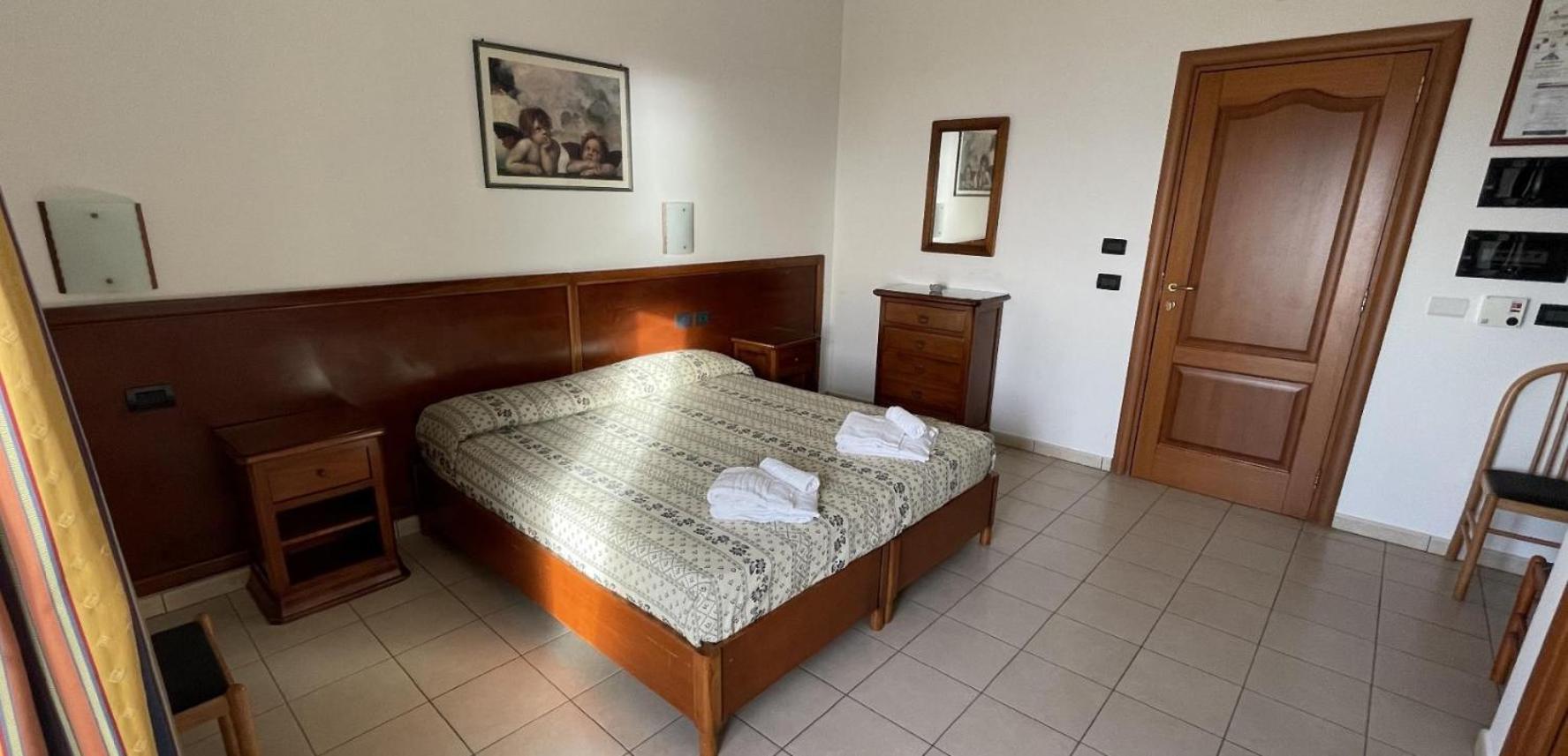 Hotel dei Bizantini&Villaggio Campo dei Messapi San Pietro in Bevagna Esterno foto