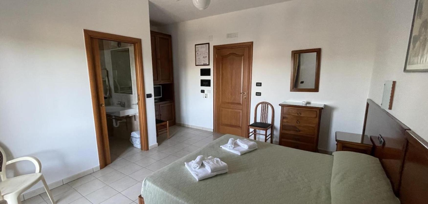 Hotel dei Bizantini&Villaggio Campo dei Messapi San Pietro in Bevagna Esterno foto