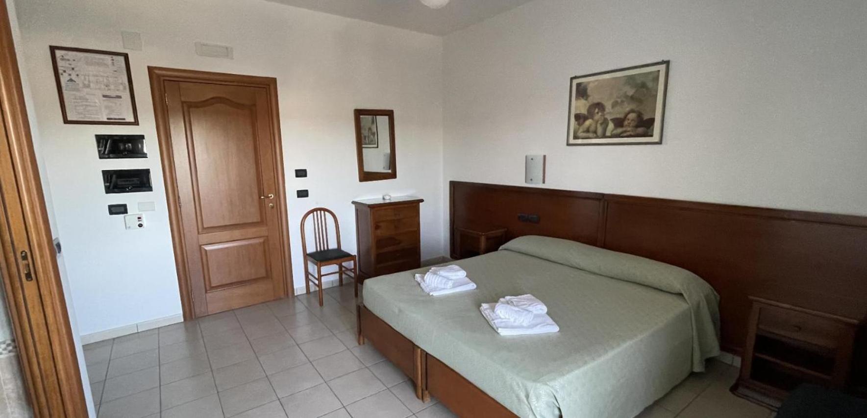 Hotel dei Bizantini&Villaggio Campo dei Messapi San Pietro in Bevagna Esterno foto