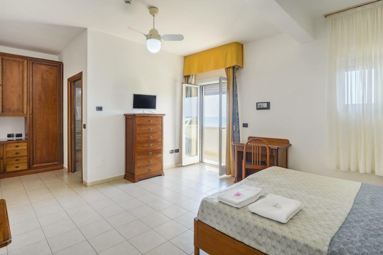 Hotel dei Bizantini&Villaggio Campo dei Messapi San Pietro in Bevagna Esterno foto